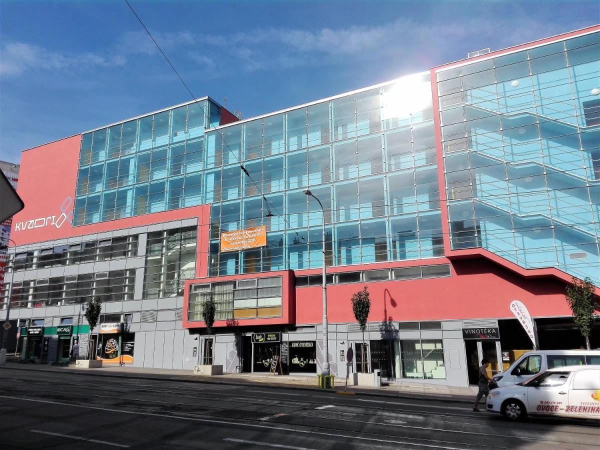 New Apartment With Garage Parking Бърно Екстериор снимка