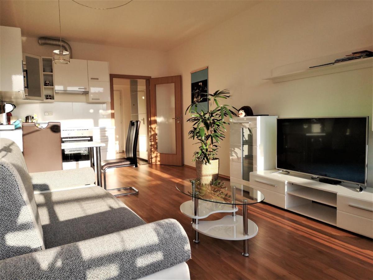 New Apartment With Garage Parking Бърно Екстериор снимка