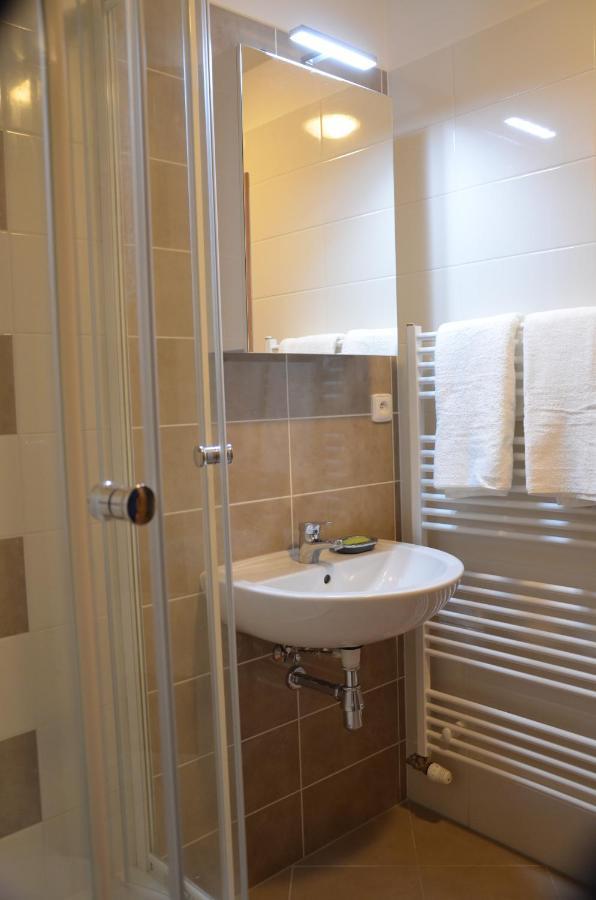 New Apartment With Garage Parking Бърно Екстериор снимка